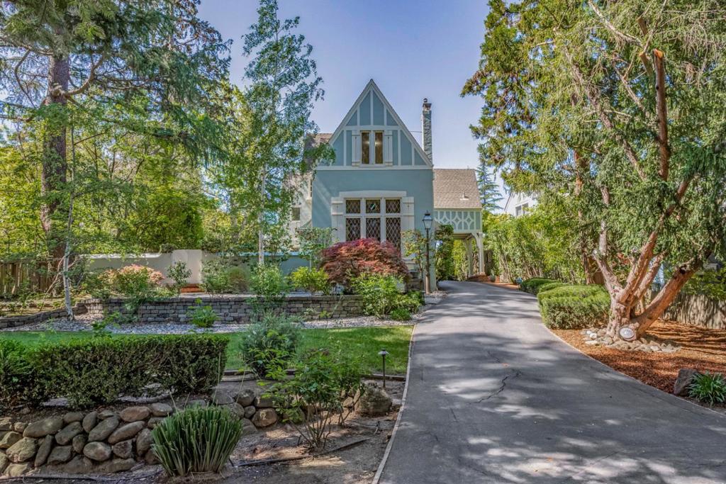 641 Crescent Avenue