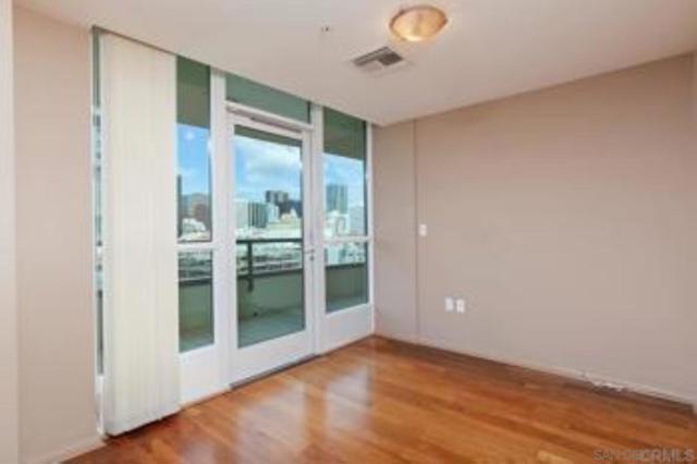 555 Front St, San Diego CA: https://media.crmls.org/mediaz/e5aaf461-59d4-47f3-af84-95c8d5ee6dae.jpg
