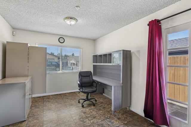 Detail Gallery Image 11 of 18 For 1382 Tobias Dr, Chula Vista,  CA 91911 - 3 Beds | 3 Baths