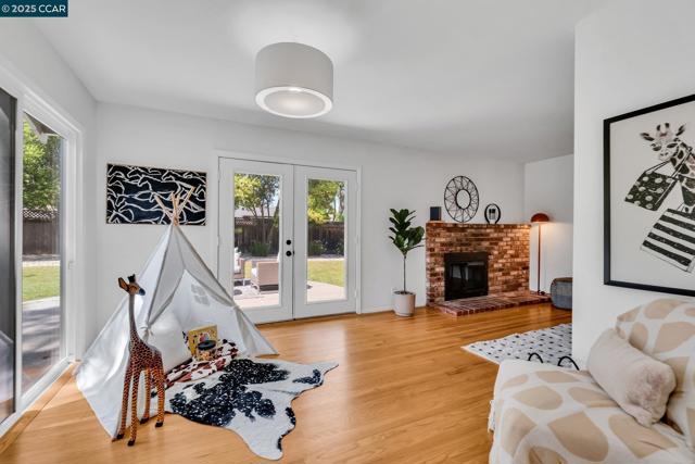 57 Jemco Ct, Pleasant Hill CA: https://media.crmls.org/mediaz/e5ab36fc-09d8-4b9f-8124-d568c8af5c82.jpg
