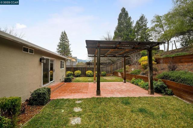 260 Saint Christopher Dr, Danville CA: https://media.crmls.org/mediaz/e5ab3b09-ffcc-485a-b5ee-253fad36a245.jpg
