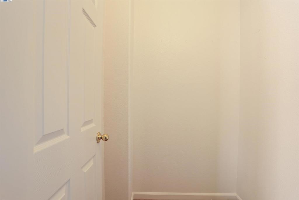 https://media.crmls.org/mediaz/e5abdc00-3e3f-4381-8a20-b6cb6633b953.jpg?preset=X-Large