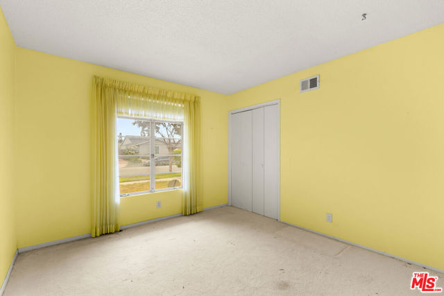 1379 Acapulco Avenue, Simi Valley CA: https://media.crmls.org/mediaz/e5ac1808-d81b-4a99-a172-91d1bbb60f91.jpg