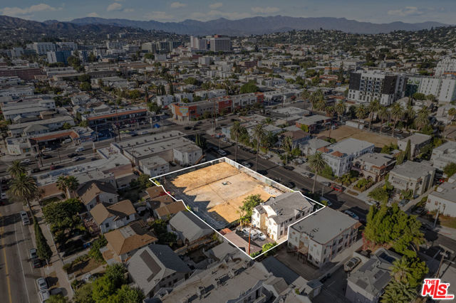 1011 N N Heliotrope Drive, Los Angeles CA: https://media.crmls.org/mediaz/e5ac566d-e970-4fbc-8466-da9583112bf3.jpg