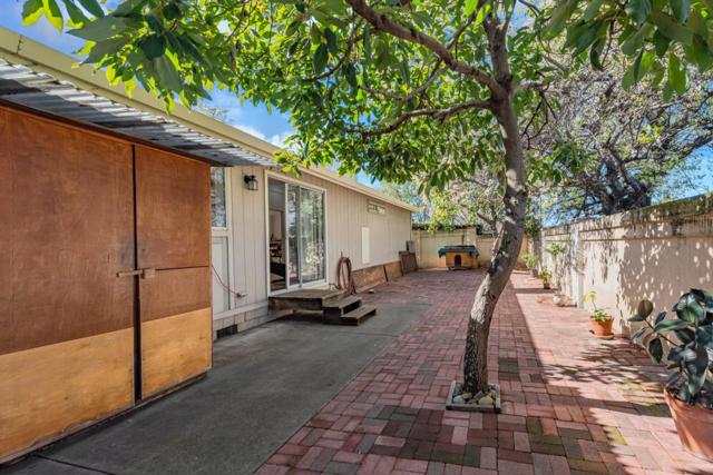 27950 Lancelot Court, Hayward CA: https://media.crmls.org/mediaz/e5ac655f-7e09-419c-b4cb-0abf8682cfea.jpg