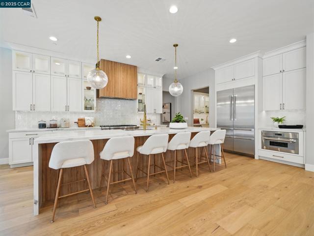 180 Castle Hill Ranch, Walnut Creek CA: https://media.crmls.org/mediaz/e5acc83f-1ed8-4688-a0e1-0b0d10cf3095.jpg