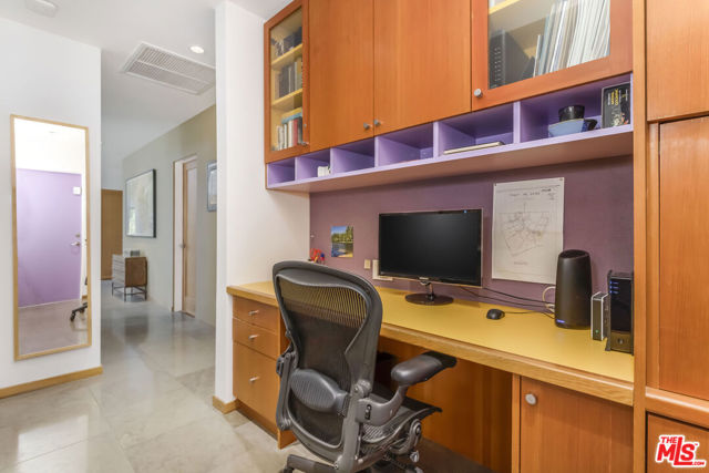 8631 Allenwood Road, Los Angeles CA: https://media.crmls.org/mediaz/e5acda9c-1c40-4bba-80f7-27486b6abb64.jpg