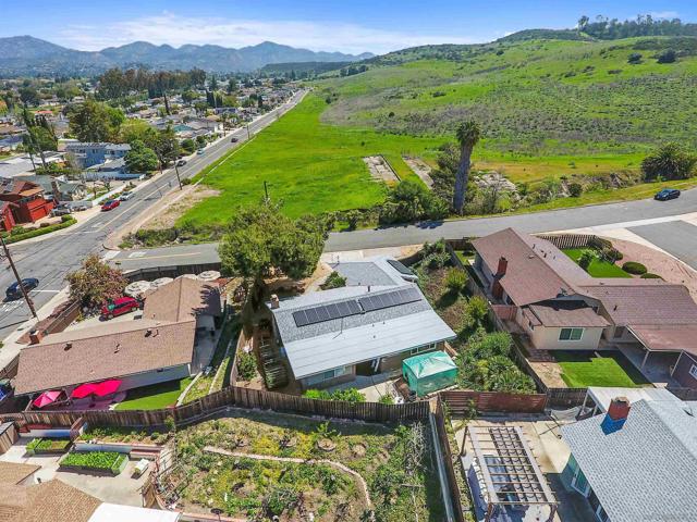 12710 Montauk St, Poway CA: https://media.crmls.org/mediaz/e5adbd7d-8f4d-4041-8c2a-a8788b6a84c0.jpg