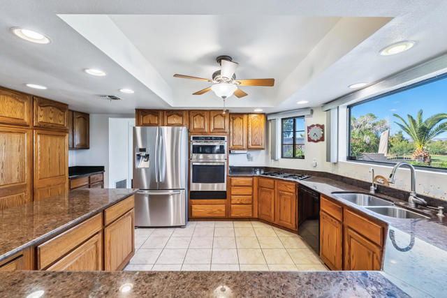 204 Fairway Drive, Needles CA: https://media.crmls.org/mediaz/e5adfc75-81fc-4d03-9446-5d465c842f62.jpg