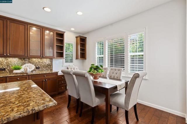 5214 Kenilworth Way, San Ramon CA: https://media.crmls.org/mediaz/e5ae2016-541c-4be8-9d48-05bce684362c.jpg