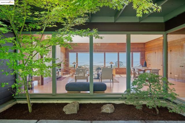 1069 Miller Ave, Berkeley CA: https://media.crmls.org/mediaz/e5ae2815-2a7b-4724-8122-ae2bea500cf0.jpg