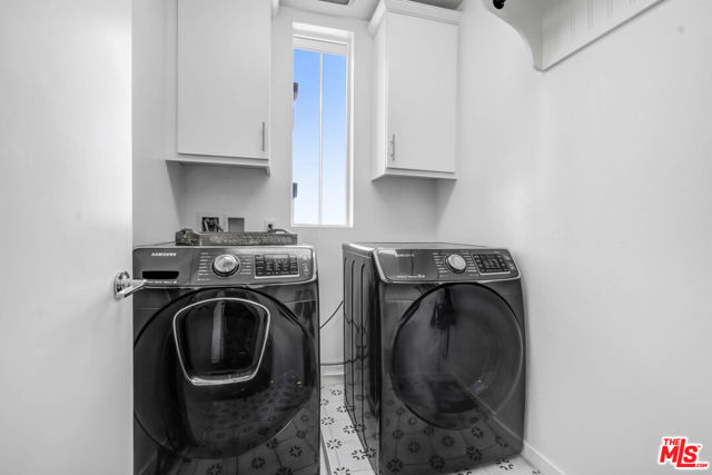 13135 Victory Boulevard photo 14