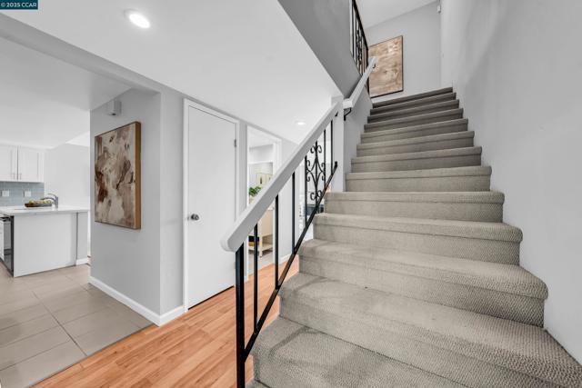 31 Turtle Creek Street, Oakland CA: https://media.crmls.org/mediaz/e5aee6e7-bf58-4f7e-93a1-5b8604bbcf80.jpg