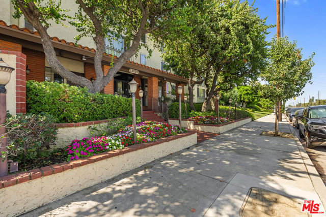 12830 Burbank Boulevard, Valley Village, California 91607, 2 Bedrooms Bedrooms, ,2 BathroomsBathrooms,Condominium,For Sale,Burbank,24432033