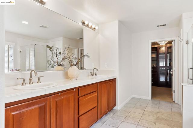 115 Tennyson Ct, Discovery Bay CA: https://media.crmls.org/mediaz/e5af2d17-2513-451e-a769-ab181f38f3ac.jpg