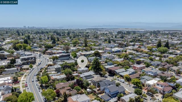 837 San Carlos Ave, Albany CA: https://media.crmls.org/mediaz/e5af4784-a09d-402e-afe0-85603a342347.jpg