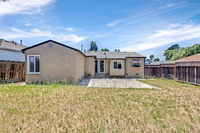 22013 Queen St, Castro Valley CA: https://media.crmls.org/mediaz/e5af65c4-5d69-4f68-b4ea-a0c742ee30a8.jpg
