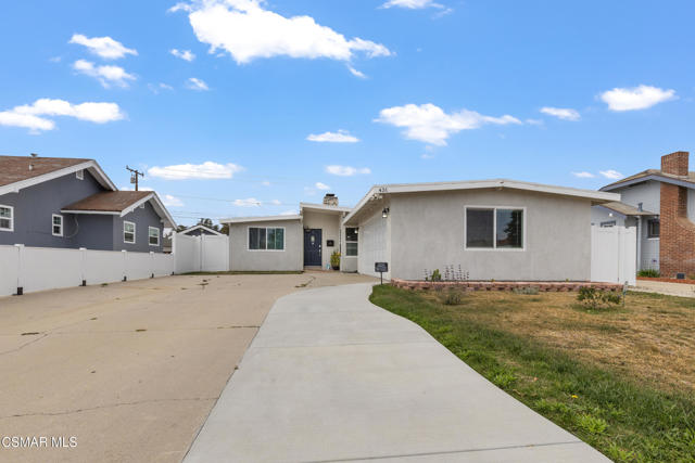 431 Palm Drive, Oxnard CA: https://media.crmls.org/mediaz/e5af913d-cae9-468e-aa40-14b566a1811e.jpg