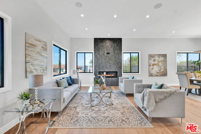 16930 Encino Hills Drive photo 4