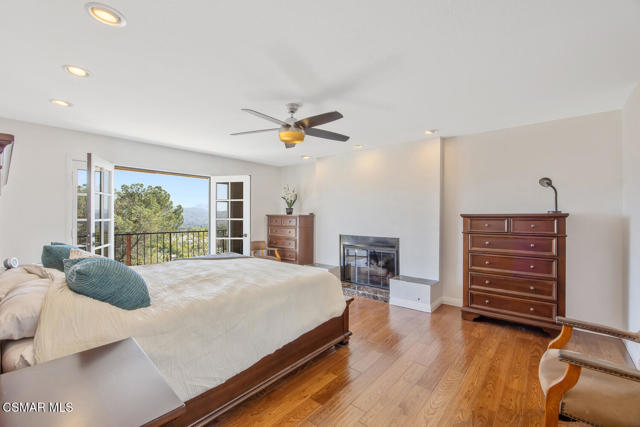 3166 Sycamore Drive, Simi Valley CA: https://media.crmls.org/mediaz/e5b1894d-e9d3-4313-89fb-ba68d43872e6.jpg