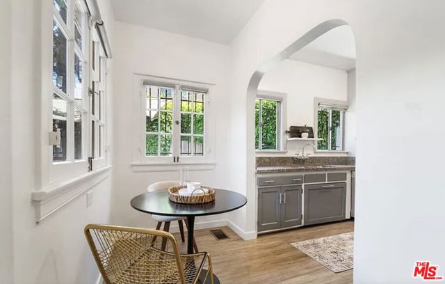 5112 Edgewood Place, Los Angeles CA: https://media.crmls.org/mediaz/e5b1bf4d-d59b-4d9e-87d0-5fccf0a9bb38.jpg
