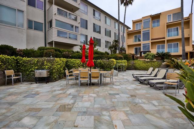 220 Coast Blvd, La Jolla CA: https://media.crmls.org/mediaz/e5b20285-6efa-49f8-9f3a-bf0f6d8977c5.jpg