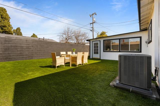 40422 Landon Avenue, Fremont CA: https://media.crmls.org/mediaz/e5b238cc-6655-4621-81a9-8217278a3767.jpg