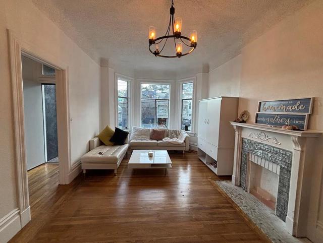 356358 Day Street, San Francisco CA: https://media.crmls.org/mediaz/e5b26cbd-73e4-44a3-9b6e-61f5172db518.jpg