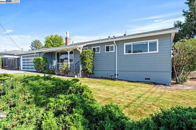 4105 Heyer Ave, Castro Valley CA: https://media.crmls.org/mediaz/e5b297c4-4027-4684-899d-1fdd5bea29fc.jpg