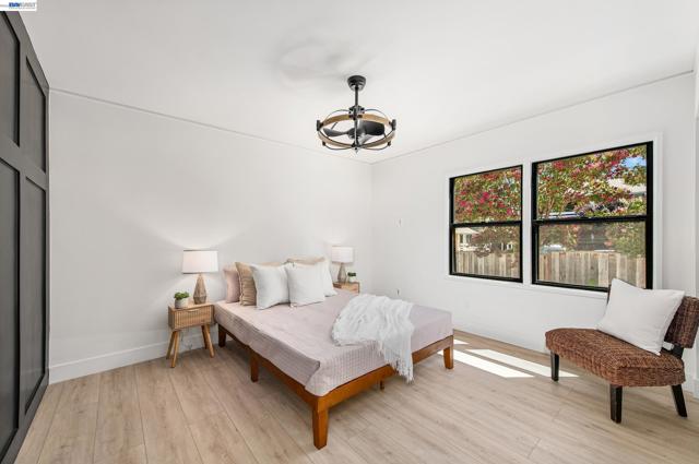 Image 21 of 49 For 4073 Stanley Blvd