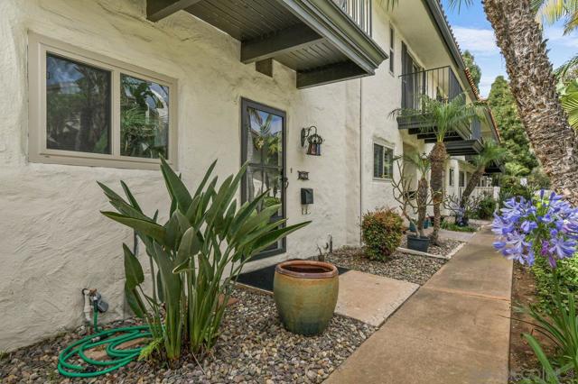 4116 Loma Riviera Ln, San Diego CA: https://media.crmls.org/mediaz/e5b36ad7-7b86-40e5-aa91-0b5452188f5d.jpg