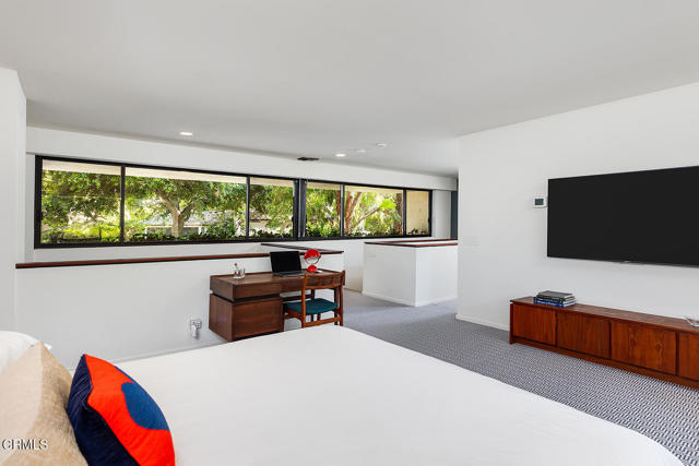 1055 Sherwood Road, San Marino CA: https://media.crmls.org/mediaz/e5b43b7d-9d10-4144-9dfd-e81ea227bcd1.jpg