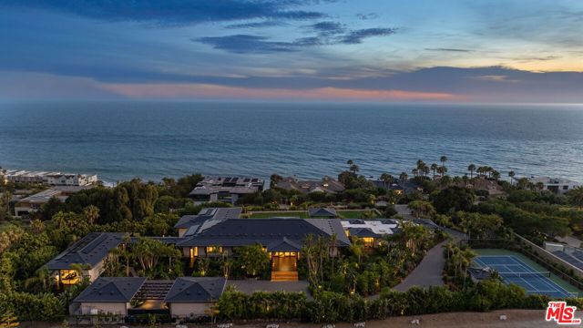11809 Ellice Street, Malibu CA: https://media.crmls.org/mediaz/e5b49e01-d5c2-4fe7-8df7-1c28b3c9315e.jpg