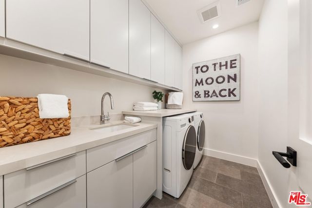 3267 Colby Avenue, Los Angeles CA: https://media.crmls.org/mediaz/e5b4ae8b-e7d6-4145-a634-adef271f6ed9.jpg