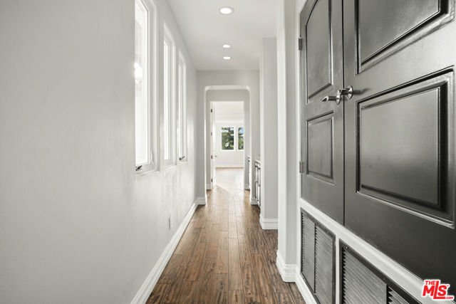 5309 Louise Avenue, Encino CA: https://media.crmls.org/mediaz/e5b55135-f5d2-4034-a27c-55e20df1a388.jpg