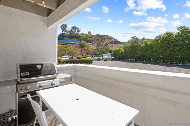 524 Via De La Valle,  CA: https://media.crmls.org/mediaz/e5b5a3fd-d047-42c5-8999-5b252b5937c5.jpg