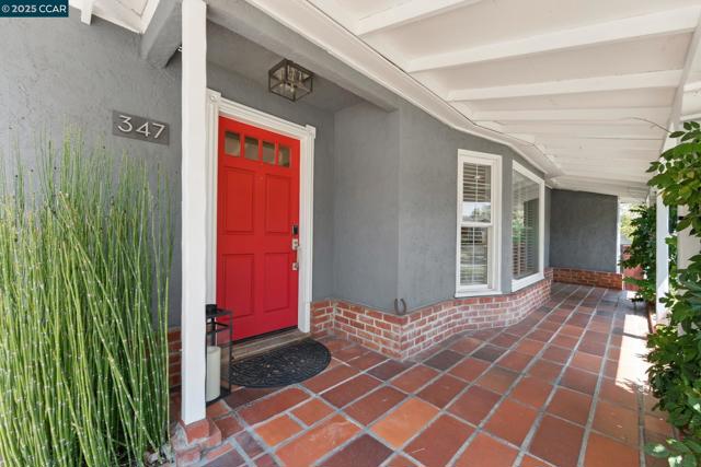 347 Valley View Rd, Pleasant Hill CA: https://media.crmls.org/mediaz/e5b5c6cd-d273-430f-b72d-8f356526cbc2.jpg