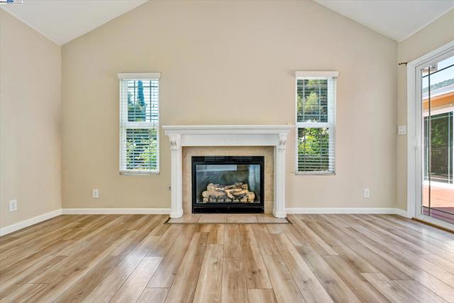 37659 Granville Dr, Fremont CA: https://media.crmls.org/mediaz/e5b62511-8585-4e2e-86cf-a5b3a82f311a.jpg