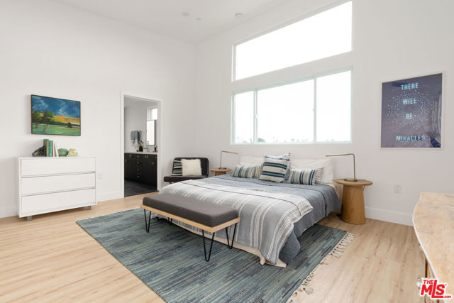 2514 Berkeley Avenue, Los Angeles CA: https://media.crmls.org/mediaz/e5b63975-6376-4672-8ef2-8a932d32fb0a.jpg