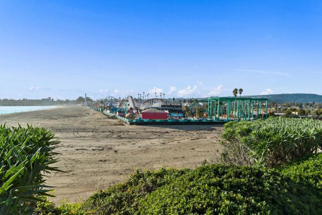 1148 E Cliff Drive, Santa Cruz CA: https://media.crmls.org/mediaz/e5b6458d-54a3-453d-ae1f-834b49809daa.jpg