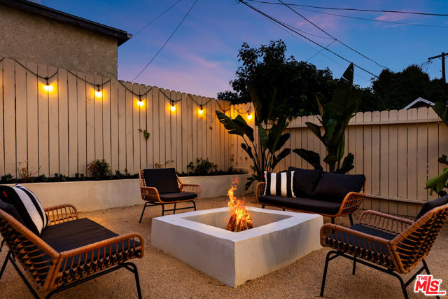 5722 Valley Ridge Avenue, Los Angeles CA: https://media.crmls.org/mediaz/e5b6542b-d4d1-422e-b60f-009cdbfaa607.jpg