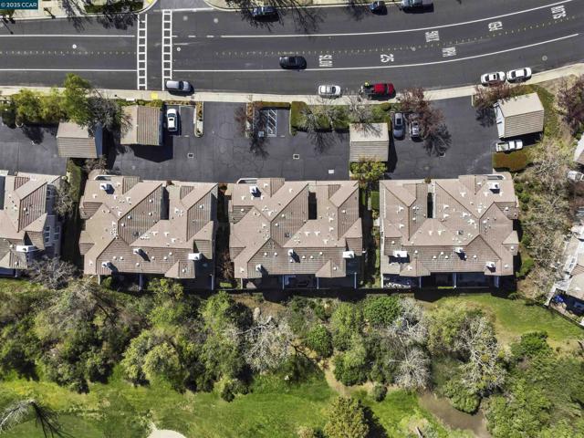 4605 Keller Ridge Dr, Clayton CA: https://media.crmls.org/mediaz/e5b6b09a-7b50-4cf1-b187-d150affbc962.jpg
