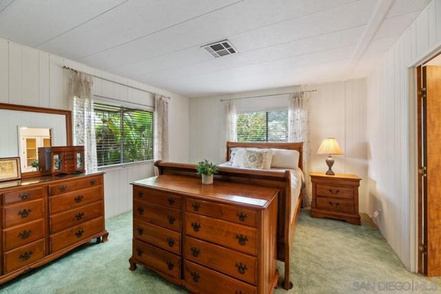 2250 N Broadway, Escondido CA: https://media.crmls.org/mediaz/e5b6c0bb-7682-4756-82da-73620890b849.jpg