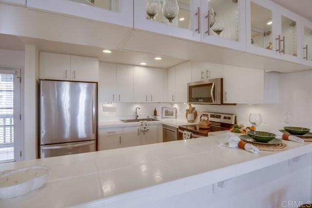 Detail Gallery Image 15 of 46 For 3961 Hortensia St #H4,  San Diego,  CA 92110 - 2 Beds | 2 Baths