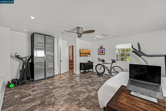 1301 Thomas Dr, Martinez CA: https://media.crmls.org/mediaz/e5b8aebf-beb8-4ab8-a59e-003b7393868f.jpg