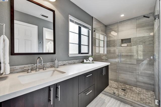 246 Canyon Woods Way, San Ramon CA: https://media.crmls.org/mediaz/e5b8daf7-b2fd-4963-a9a2-3ed53aa49f04.jpg
