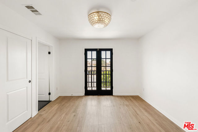 7676 Coldwater Canyon Court, North Hollywood CA: https://media.crmls.org/mediaz/e5b8e567-a48b-46c2-84a5-dbc5e9431b3b.jpg