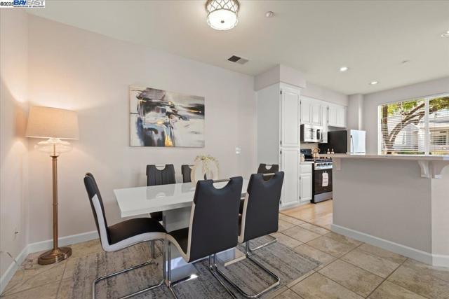253 Bellington Cmn, Livermore CA: https://media.crmls.org/mediaz/e5b908f3-5b47-4079-af77-cc5ee17217f3.jpg