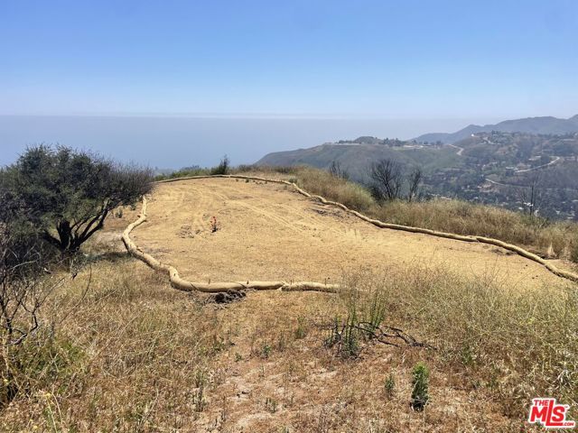 2195 E Little Las Flores Road, Topanga CA: https://media.crmls.org/mediaz/e5b97bda-347e-40da-8fe8-fea94c11206d.jpg