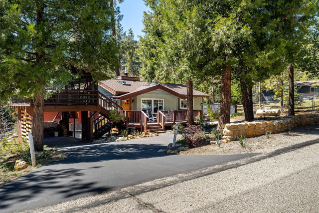 25445 Palomar Road, Idyllwild CA: https://media.crmls.org/mediaz/e5ba08e8-43ed-45d4-a923-8fcf4398e1ad.jpg